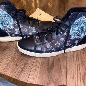 SOLD-AUTHENTIC Louis Vuitton LV Savane Monogram Lion Chapman Men’s Size 12